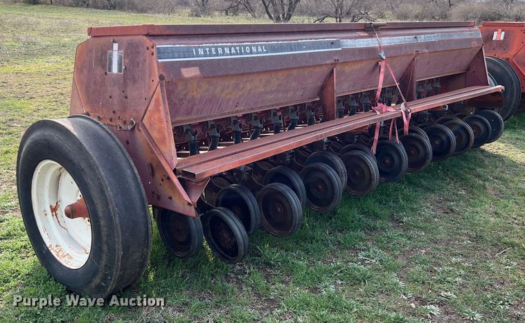 image for item KV9799 International 5100 grain drill
