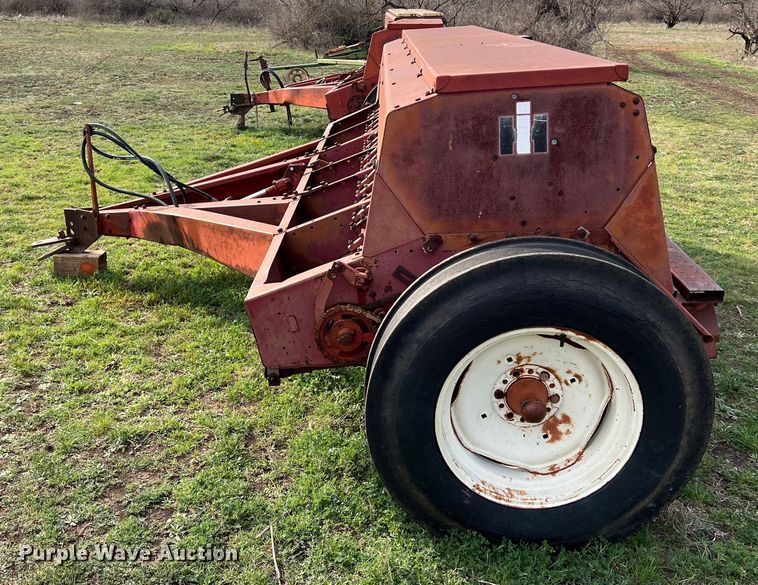 image for item KV9799 International 5100 grain drill