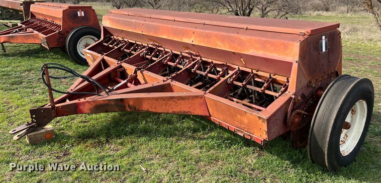 image for item KV9799 International 5100 grain drill