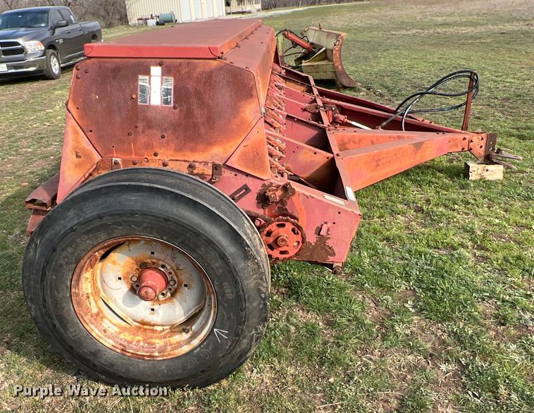 image for item KV9799 International 5100 grain drill