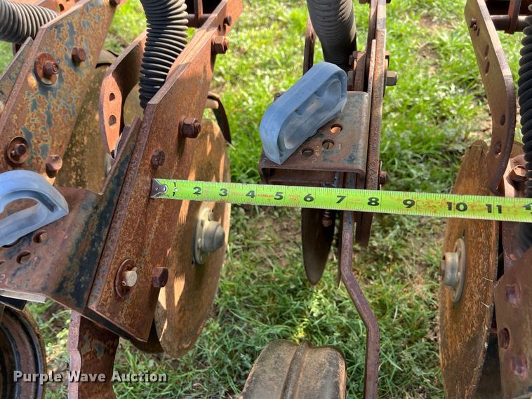 image for item KV9799 International 5100 grain drill