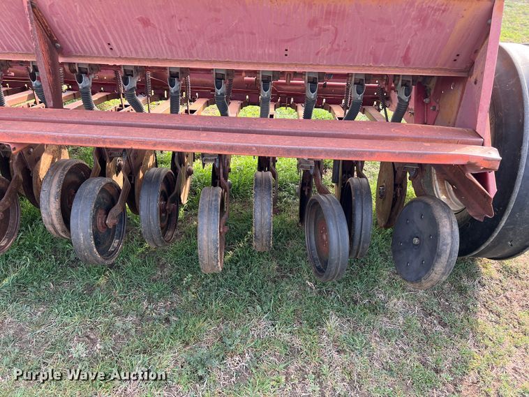image for item KV9799 International 5100 grain drill
