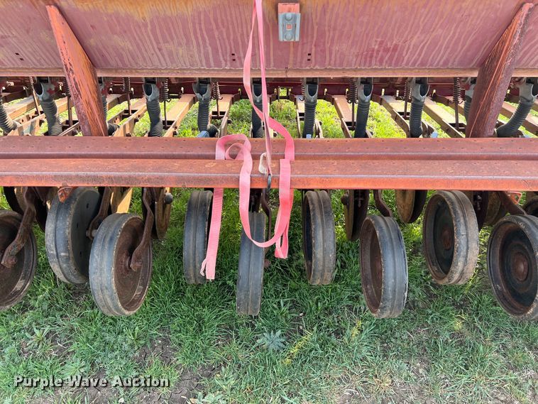 image for item KV9799 International 5100 grain drill