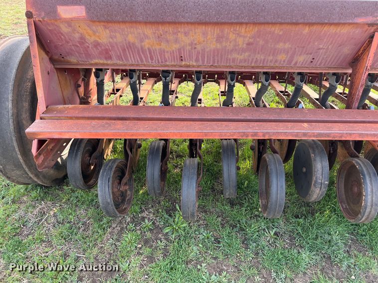 image for item KV9799 International 5100 grain drill