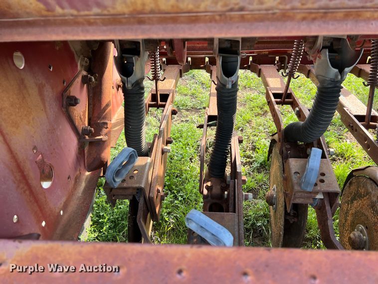 image for item KV9799 International 5100 grain drill