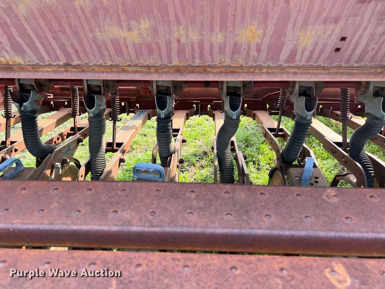 image for item KV9799 International 5100 grain drill