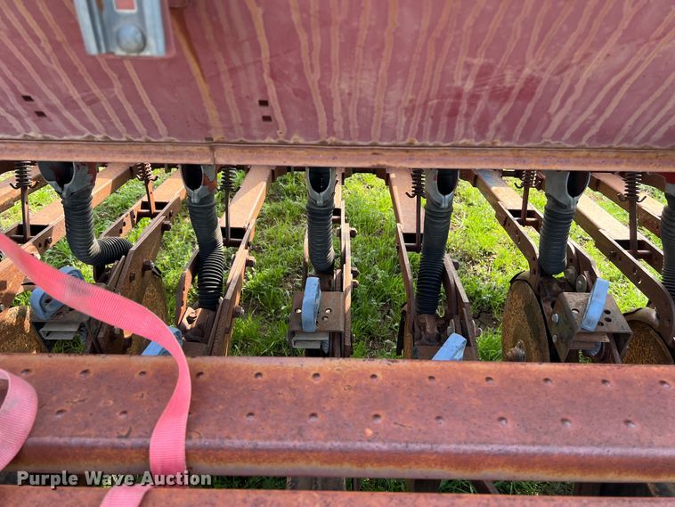 image for item KV9799 International 5100 grain drill