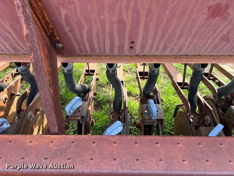 image for item KV9799 International 5100 grain drill