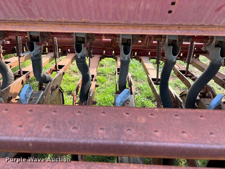 image for item KV9799 International 5100 grain drill