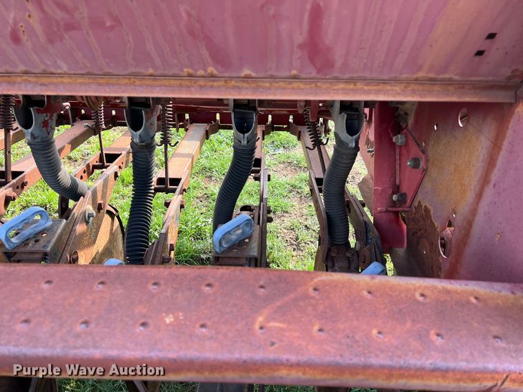 image for item KV9799 International 5100 grain drill