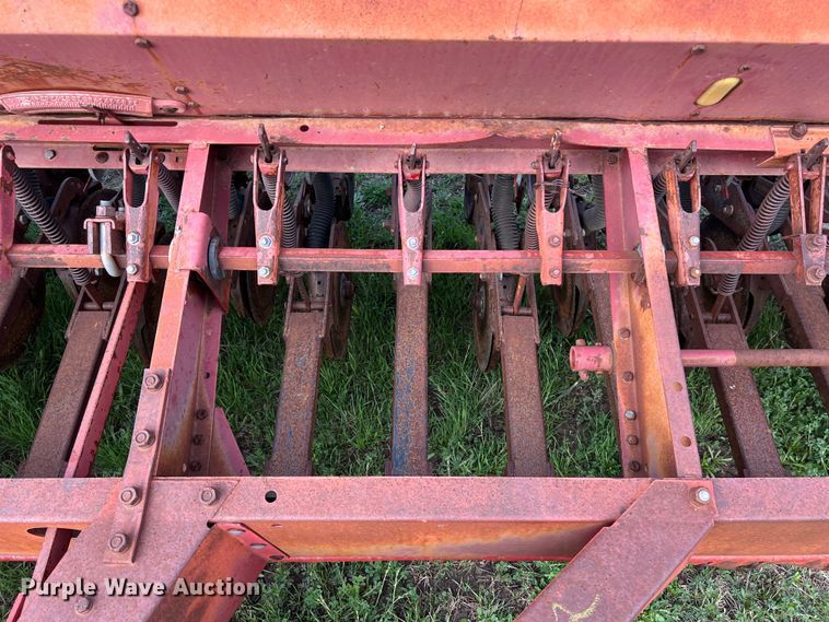 image for item KV9799 International 5100 grain drill