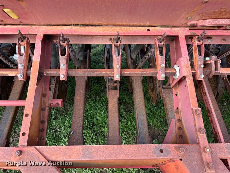 image for item KV9799 International 5100 grain drill