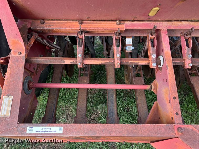 image for item KV9799 International 5100 grain drill