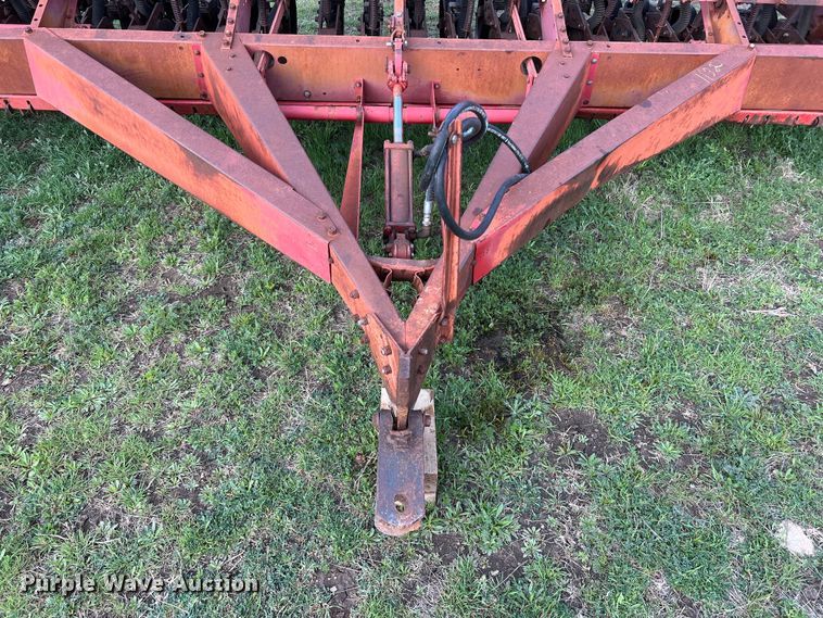 image for item KV9799 International 5100 grain drill