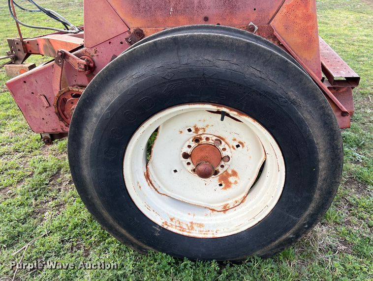 image for item KV9799 International 5100 grain drill