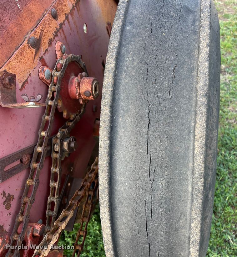 image for item KV9799 International 5100 grain drill