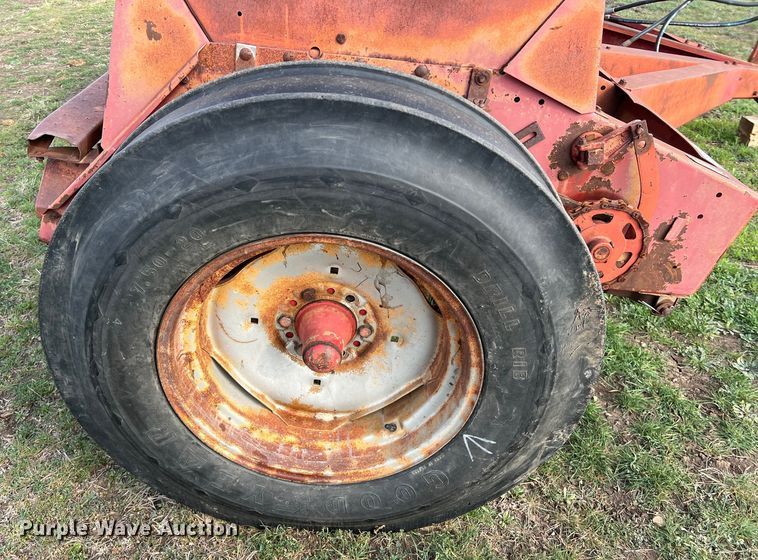 image for item KV9799 International 5100 grain drill