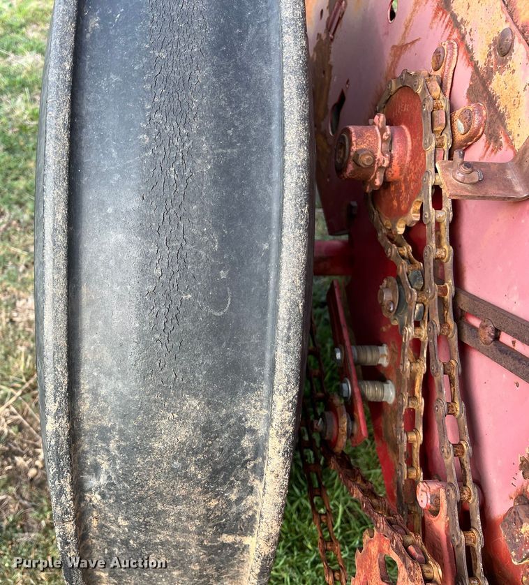 image for item KV9799 International 5100 grain drill