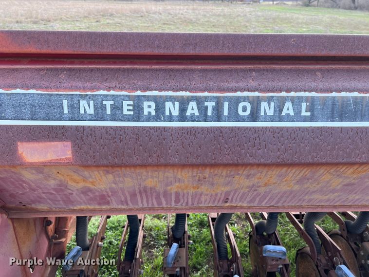 image for item KV9799 International 5100 grain drill