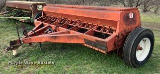 image for item KV9800 International 5100 grain drill