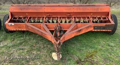 image for item KV9800 International 5100 grain drill