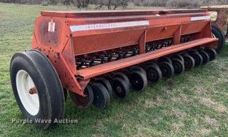 image for item KV9800 International 5100 grain drill