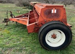 image for item KV9800 International 5100 grain drill