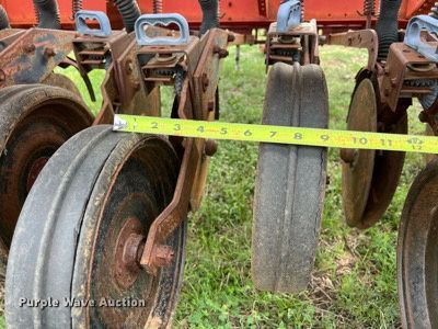 image for item KV9800 International 5100 grain drill