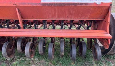 image for item KV9800 International 5100 grain drill