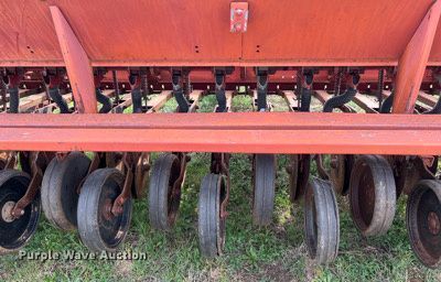 image for item KV9800 International 5100 grain drill