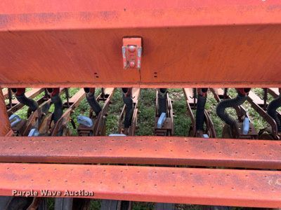 image for item KV9800 International 5100 grain drill