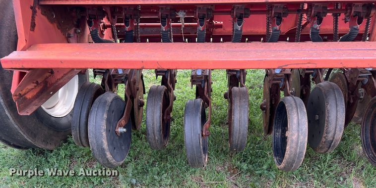 image for item KV9800 International 5100 grain drill