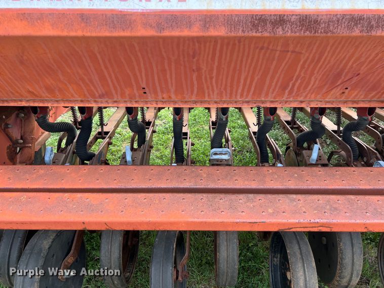 image for item KV9800 International 5100 grain drill