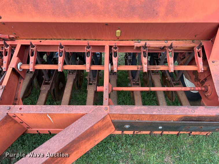 image for item KV9800 International 5100 grain drill