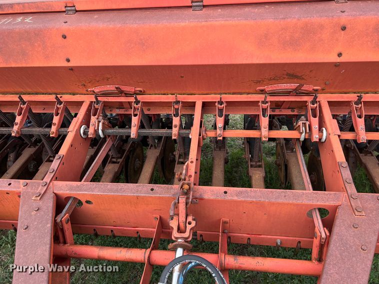 image for item KV9800 International 5100 grain drill