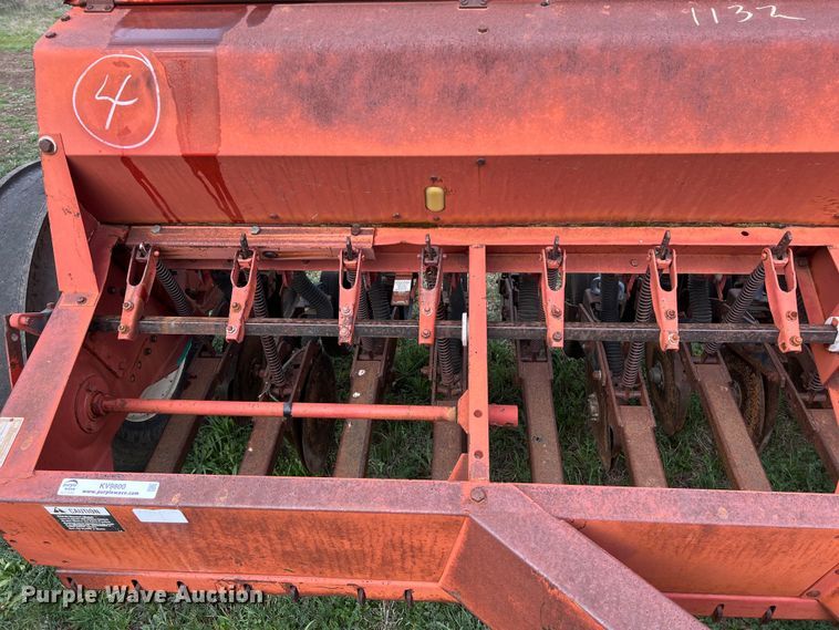 image for item KV9800 International 5100 grain drill