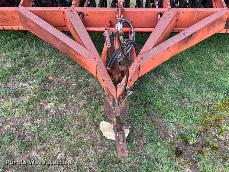 image for item KV9800 International 5100 grain drill