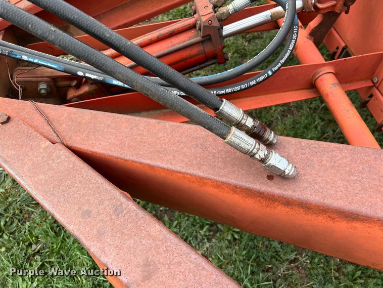 image for item KV9800 International 5100 grain drill