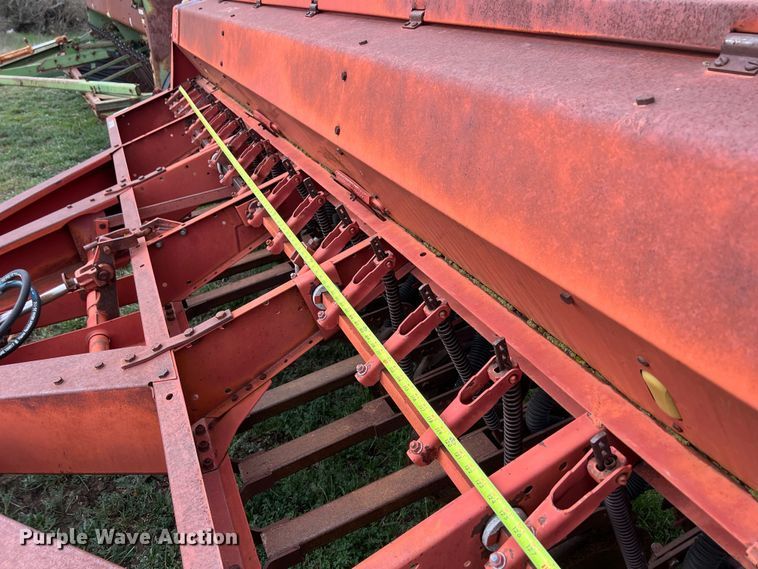 image for item KV9800 International 5100 grain drill