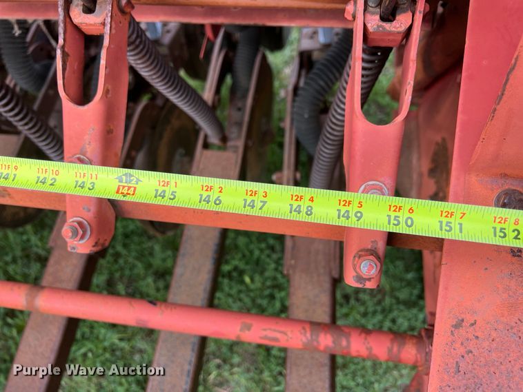 image for item KV9800 International 5100 grain drill