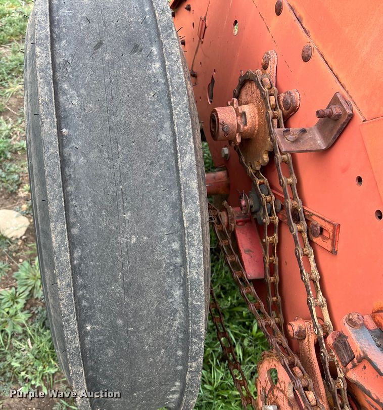 image for item KV9800 International 5100 grain drill