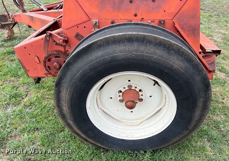 image for item KV9800 International 5100 grain drill