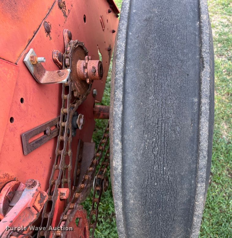 image for item KV9800 International 5100 grain drill