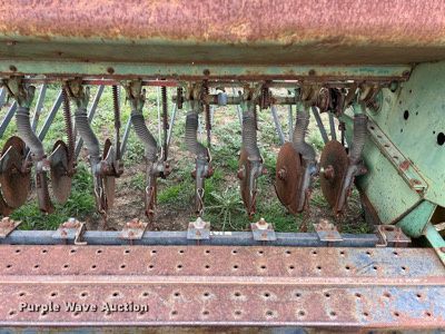 image for item KV9801 John Deere 8300 grain drill