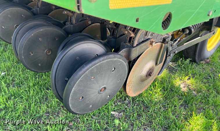 image for item KV9818 John Deere 455 grain drill