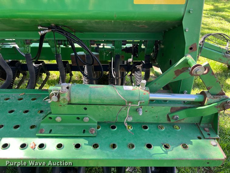 image for item KV9818 John Deere 455 grain drill