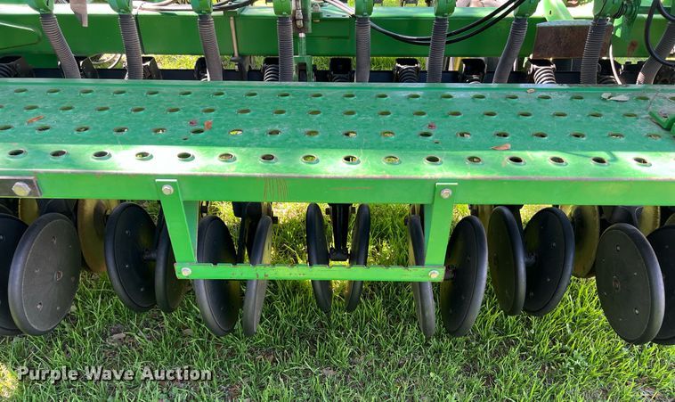 image for item KV9818 John Deere 455 grain drill