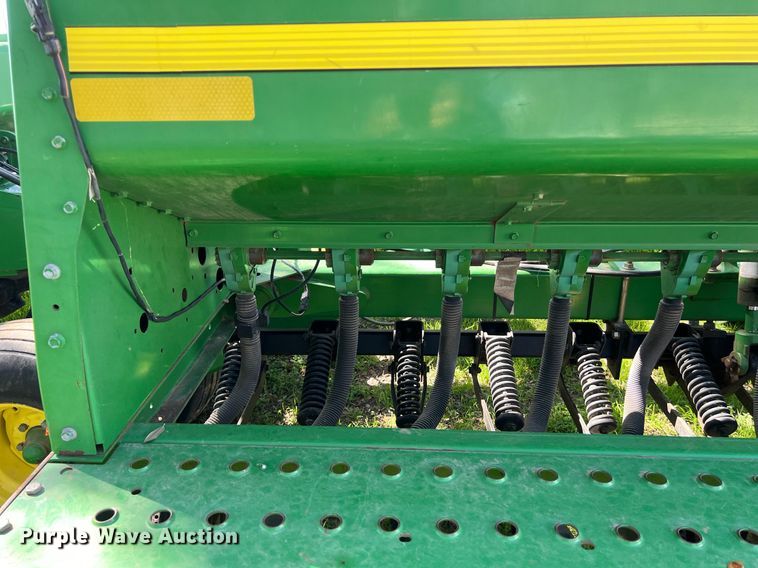 image for item KV9818 John Deere 455 grain drill