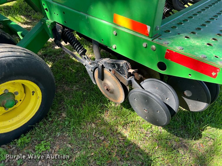 image for item KV9818 John Deere 455 grain drill