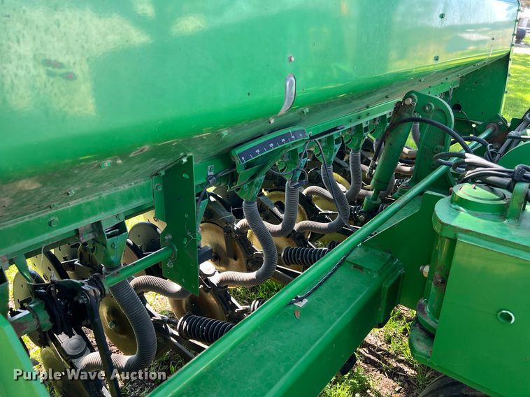 image for item KV9818 John Deere 455 grain drill